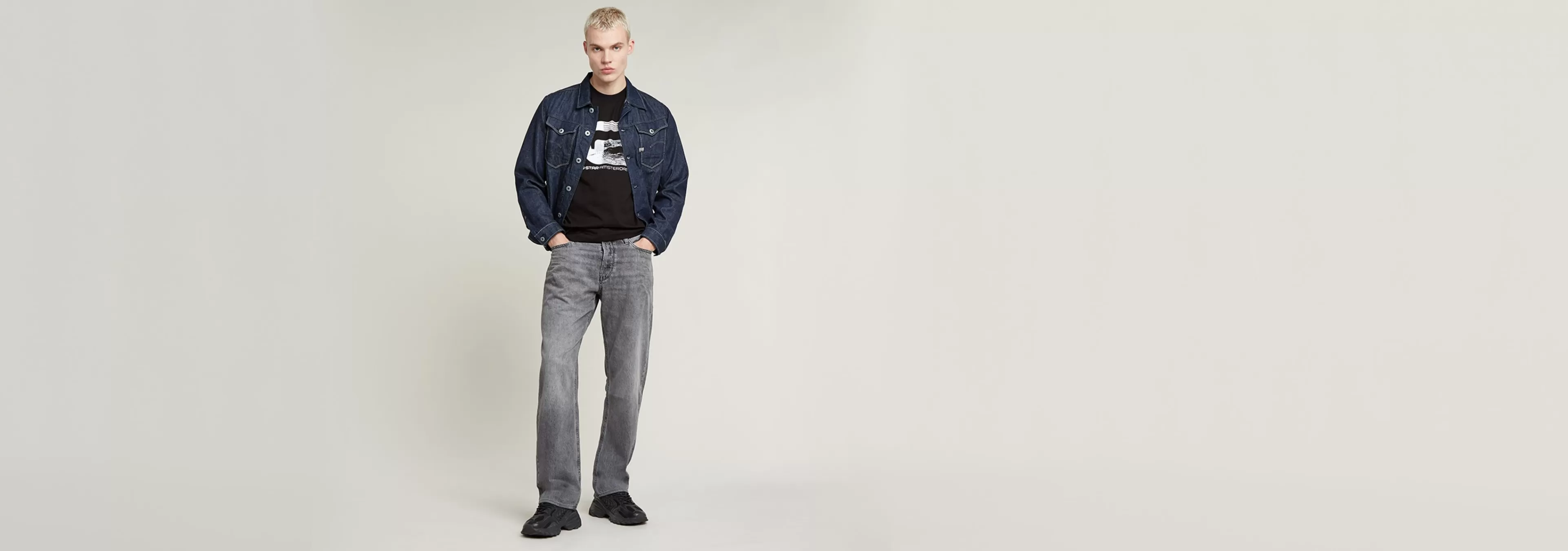 Shop G-Star Dakota Regular Straight Jeans faded grey neblina