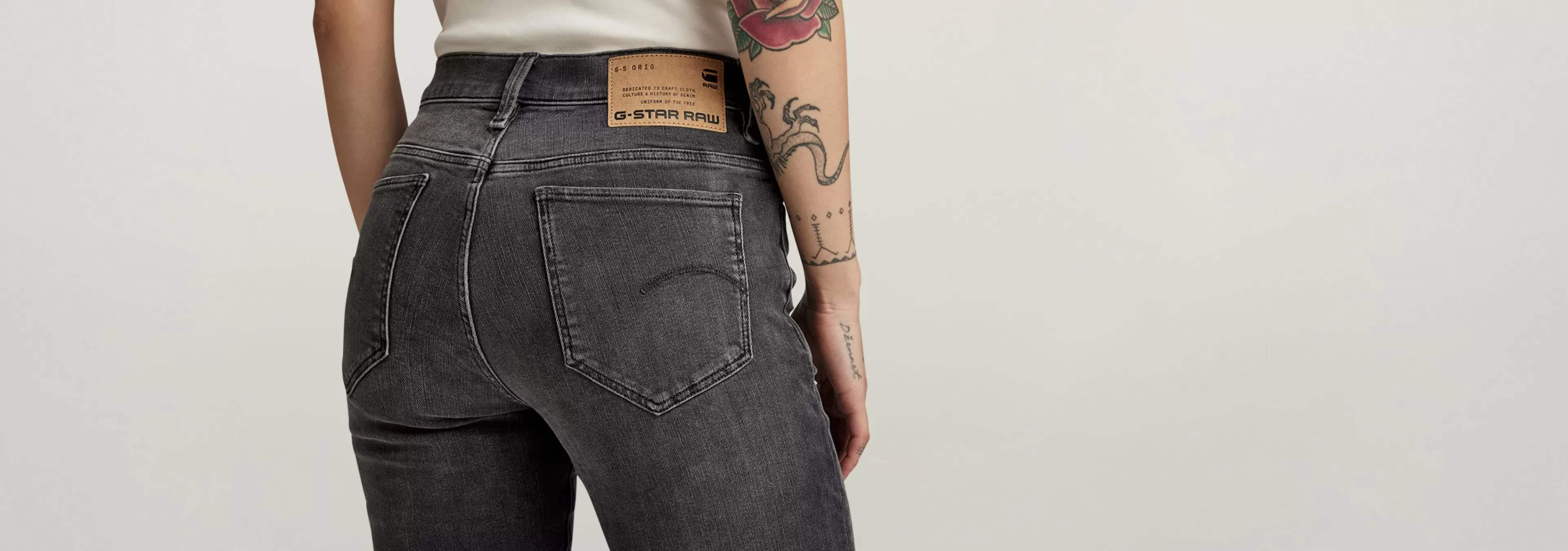 Fashion G-Star Strace Straight Jeans worn in black moon
